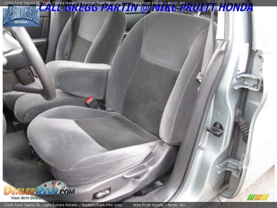 2006 Ford Taurus SE Light Tundra Metallic / Medium/Dark Flint Grey Photo #10