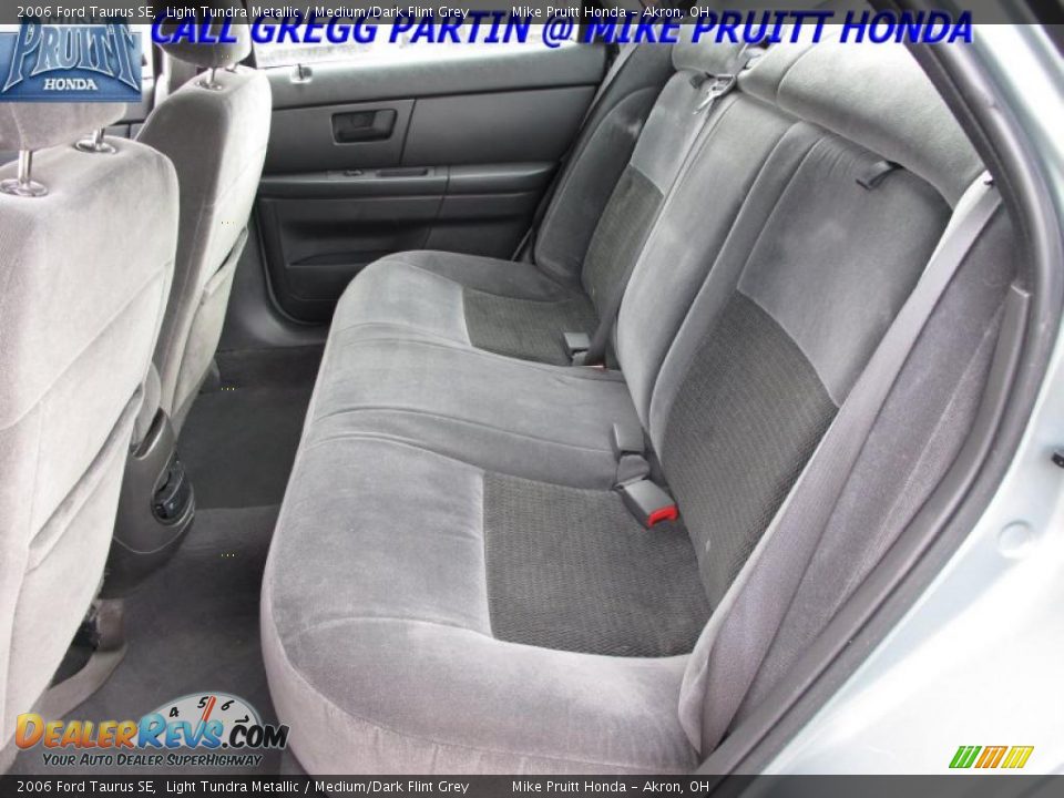 2006 Ford Taurus SE Light Tundra Metallic / Medium/Dark Flint Grey Photo #11