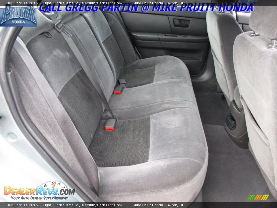 2006 Ford Taurus SE Light Tundra Metallic / Medium/Dark Flint Grey Photo #12