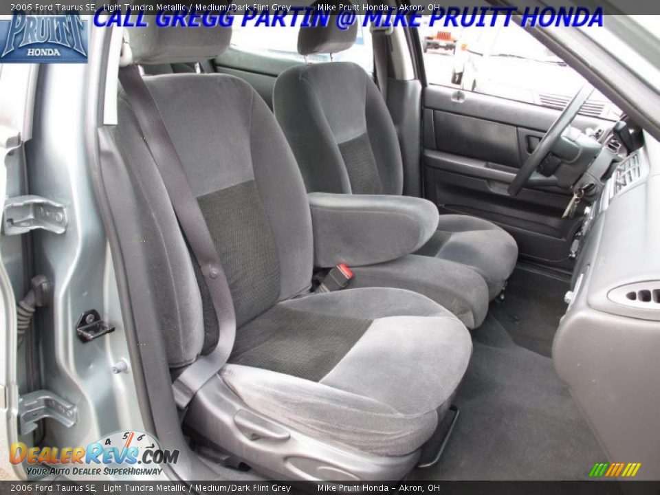 2006 Ford Taurus SE Light Tundra Metallic / Medium/Dark Flint Grey Photo #13