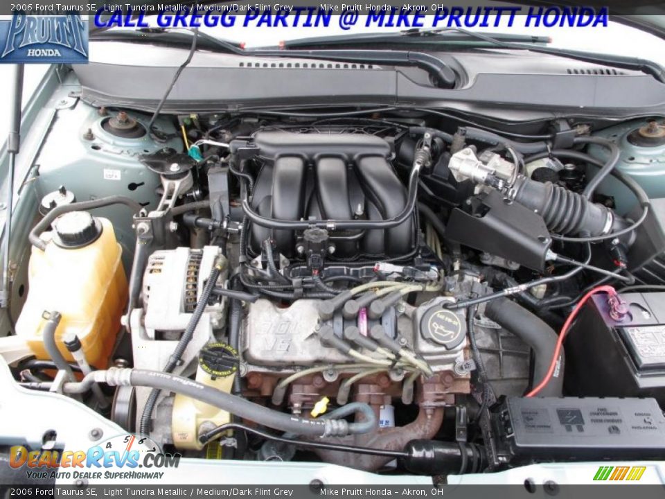 2006 Ford Taurus SE Light Tundra Metallic / Medium/Dark Flint Grey Photo #20