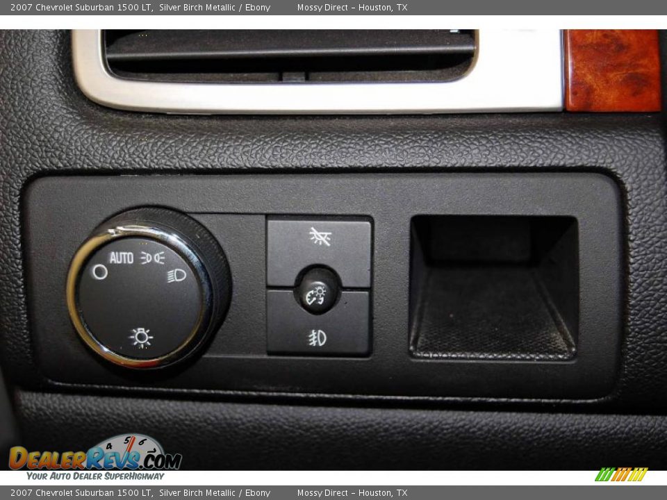 2007 Chevrolet Suburban 1500 LT Silver Birch Metallic / Ebony Photo #31