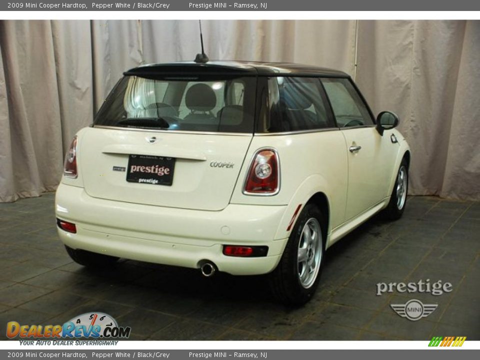 2009 Mini Cooper Hardtop Pepper White / Black/Grey Photo #2