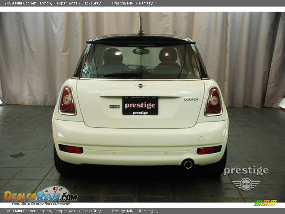 2009 Mini Cooper Hardtop Pepper White / Black/Grey Photo #3
