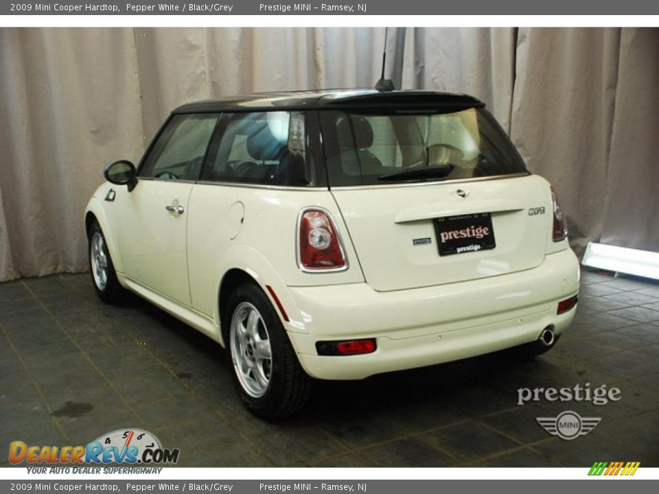 2009 Mini Cooper Hardtop Pepper White / Black/Grey Photo #4