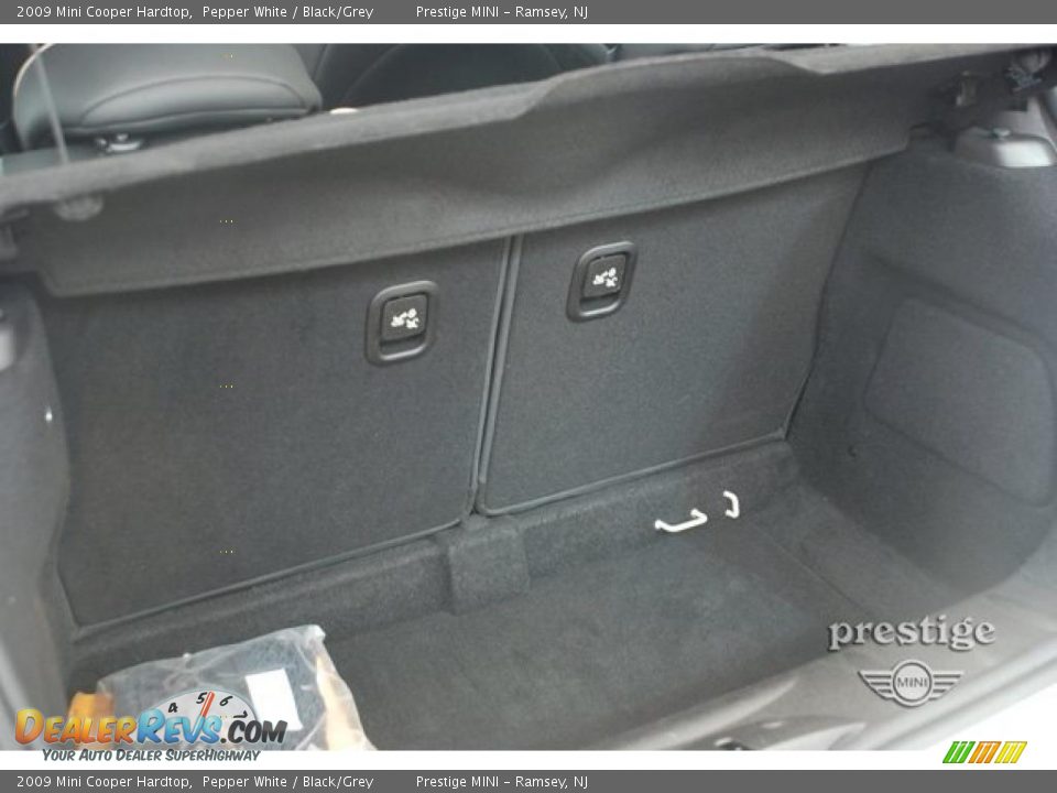 2009 Mini Cooper Hardtop Pepper White / Black/Grey Photo #5