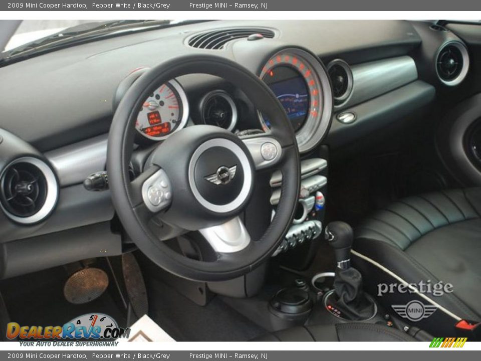 2009 Mini Cooper Hardtop Pepper White / Black/Grey Photo #14
