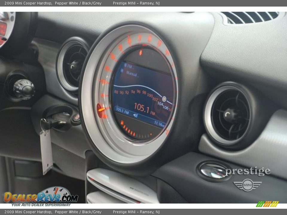 2009 Mini Cooper Hardtop Pepper White / Black/Grey Photo #15
