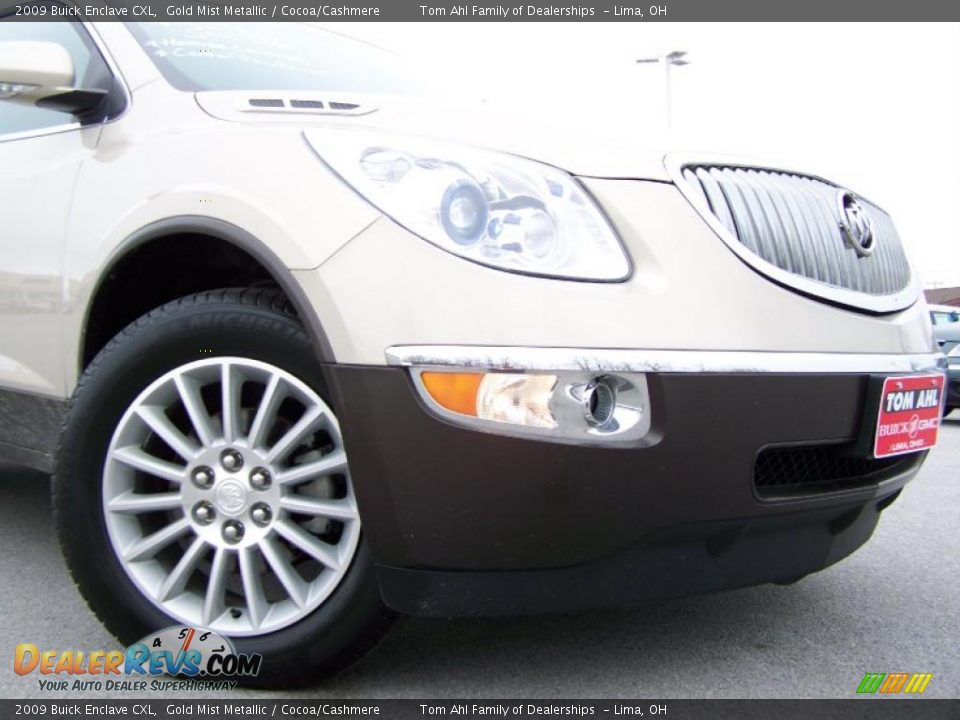 2009 Buick Enclave CXL Gold Mist Metallic / Cocoa/Cashmere Photo #2
