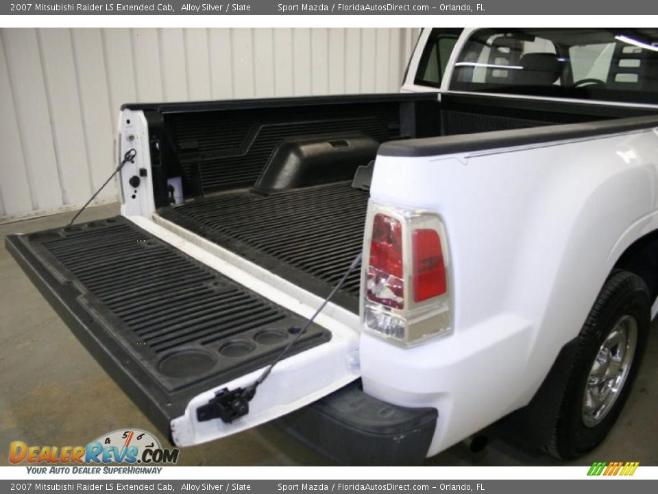 2007 Mitsubishi Raider LS Extended Cab Alloy Silver / Slate Photo #11