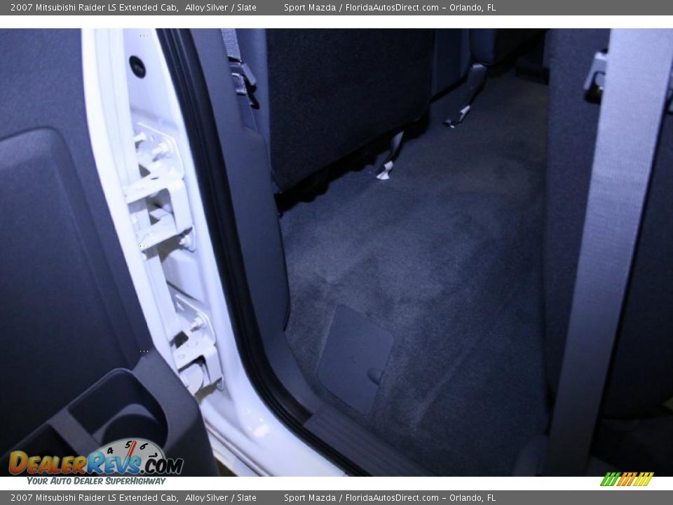 2007 Mitsubishi Raider LS Extended Cab Alloy Silver / Slate Photo #18