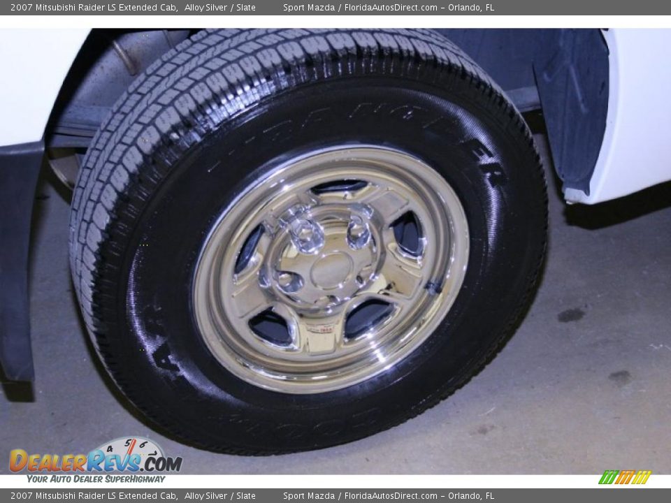 2007 Mitsubishi Raider LS Extended Cab Alloy Silver / Slate Photo #28