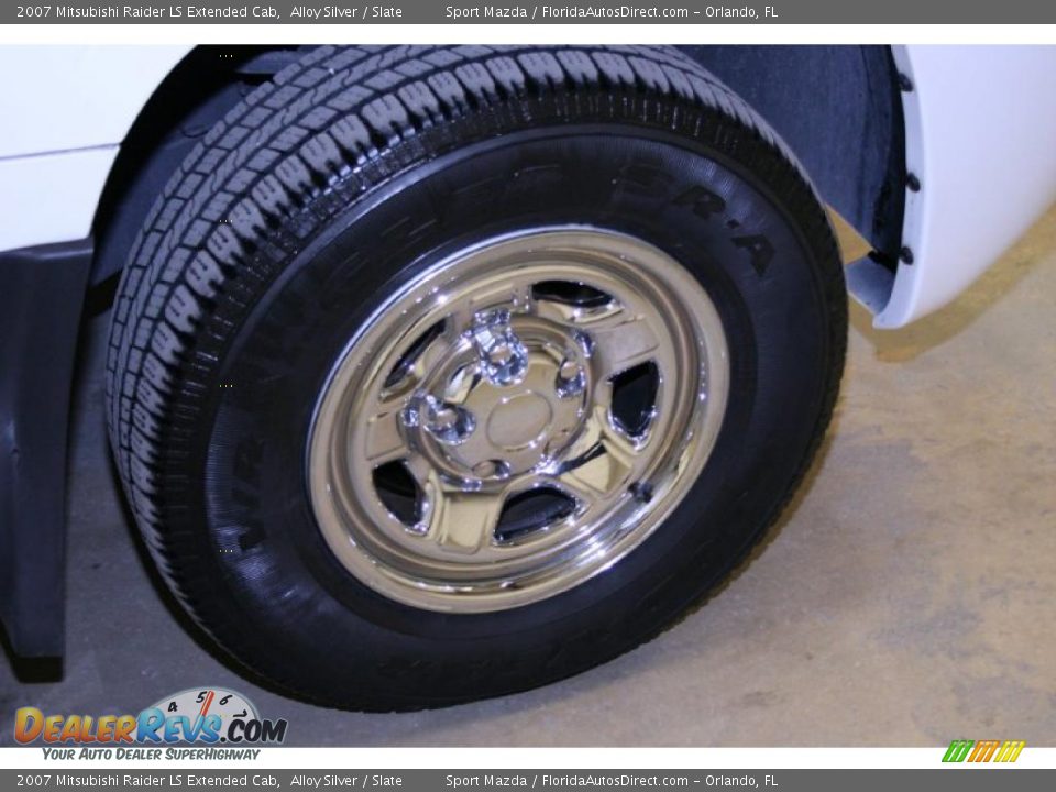 2007 Mitsubishi Raider LS Extended Cab Alloy Silver / Slate Photo #29