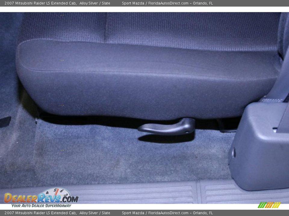 2007 Mitsubishi Raider LS Extended Cab Alloy Silver / Slate Photo #32