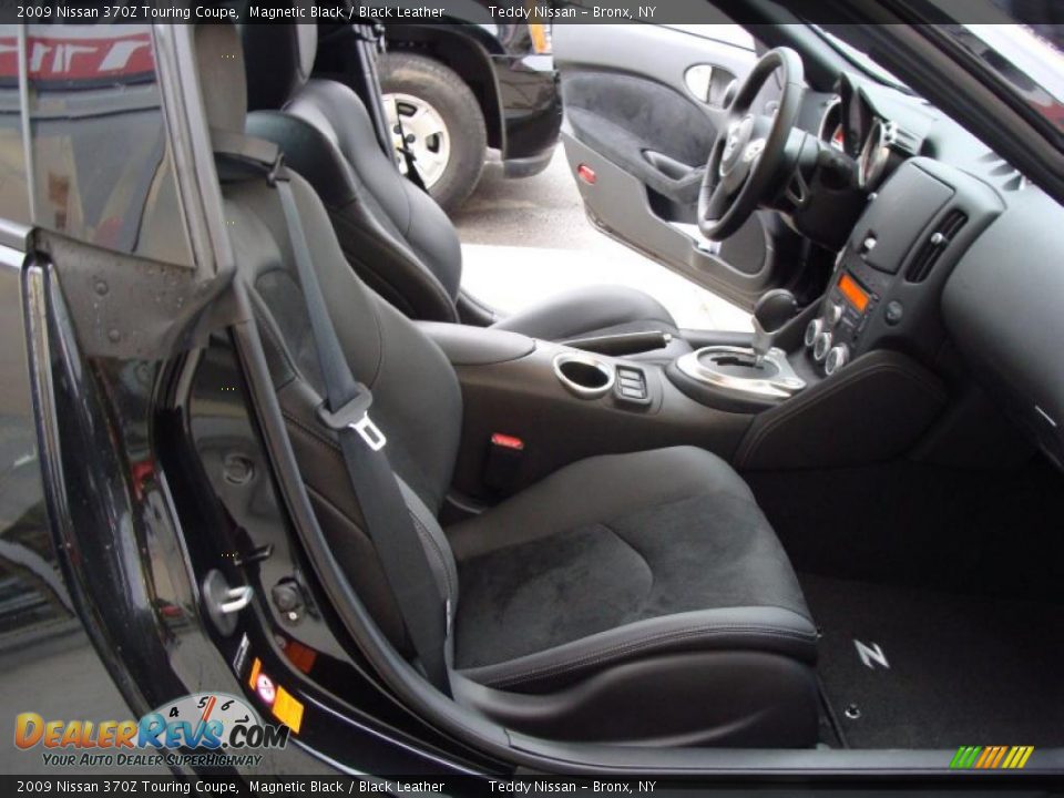 2009 Nissan 370Z Touring Coupe Magnetic Black / Black Leather Photo #15