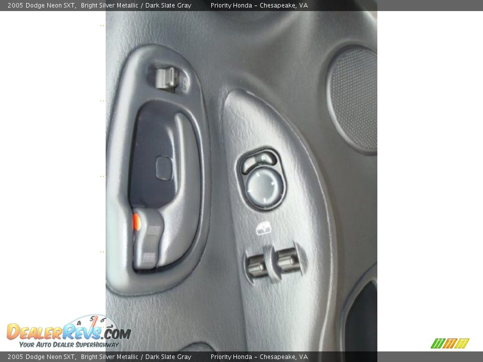2005 Dodge Neon SXT Bright Silver Metallic / Dark Slate Gray Photo #13