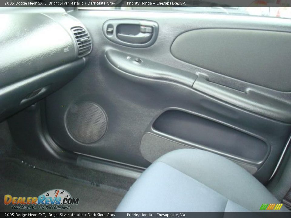 2005 Dodge Neon SXT Bright Silver Metallic / Dark Slate Gray Photo #17