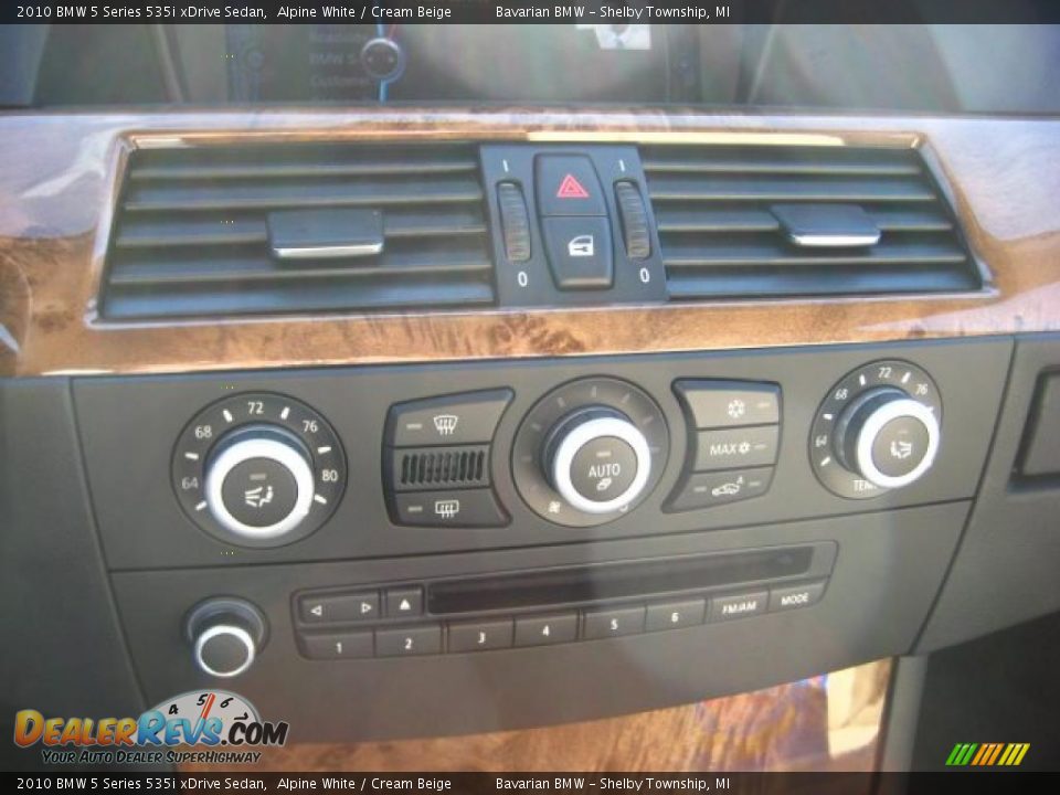2010 BMW 5 Series 535i xDrive Sedan Alpine White / Cream Beige Photo #13