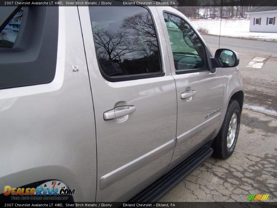 2007 Chevrolet Avalanche LT 4WD Silver Birch Metallic / Ebony Photo #11