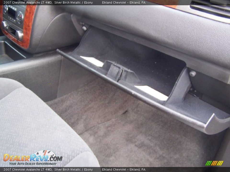 2007 Chevrolet Avalanche LT 4WD Silver Birch Metallic / Ebony Photo #30