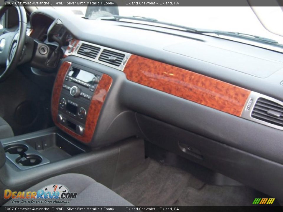 2007 Chevrolet Avalanche LT 4WD Silver Birch Metallic / Ebony Photo #31