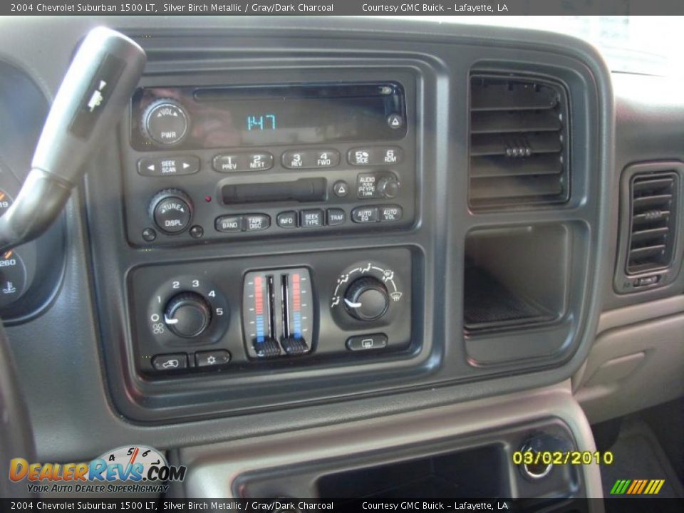 2004 Chevrolet Suburban 1500 LT Silver Birch Metallic / Gray/Dark Charcoal Photo #18