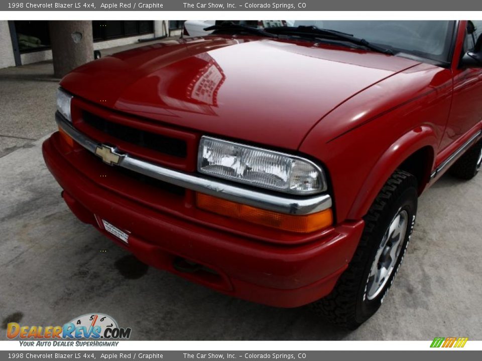 1998 Chevrolet Blazer LS 4x4 Apple Red / Graphite Photo #16