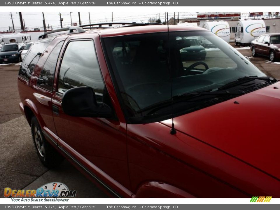 1998 Chevrolet Blazer LS 4x4 Apple Red / Graphite Photo #17