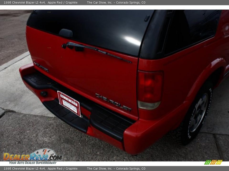 1998 Chevrolet Blazer LS 4x4 Apple Red / Graphite Photo #18
