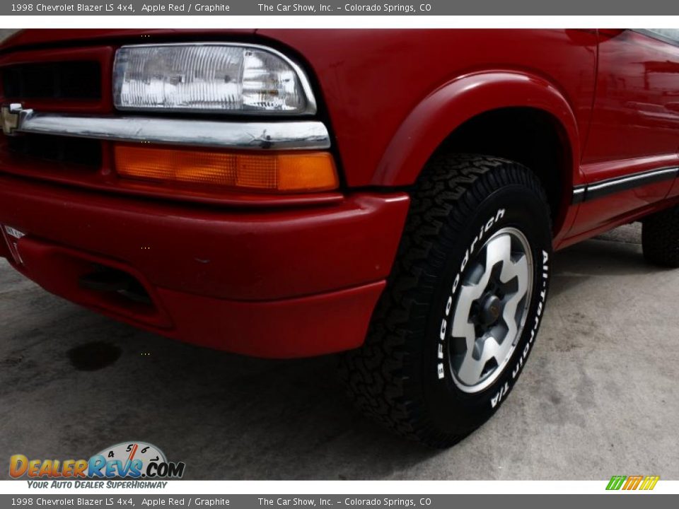 1998 Chevrolet Blazer LS 4x4 Apple Red / Graphite Photo #21