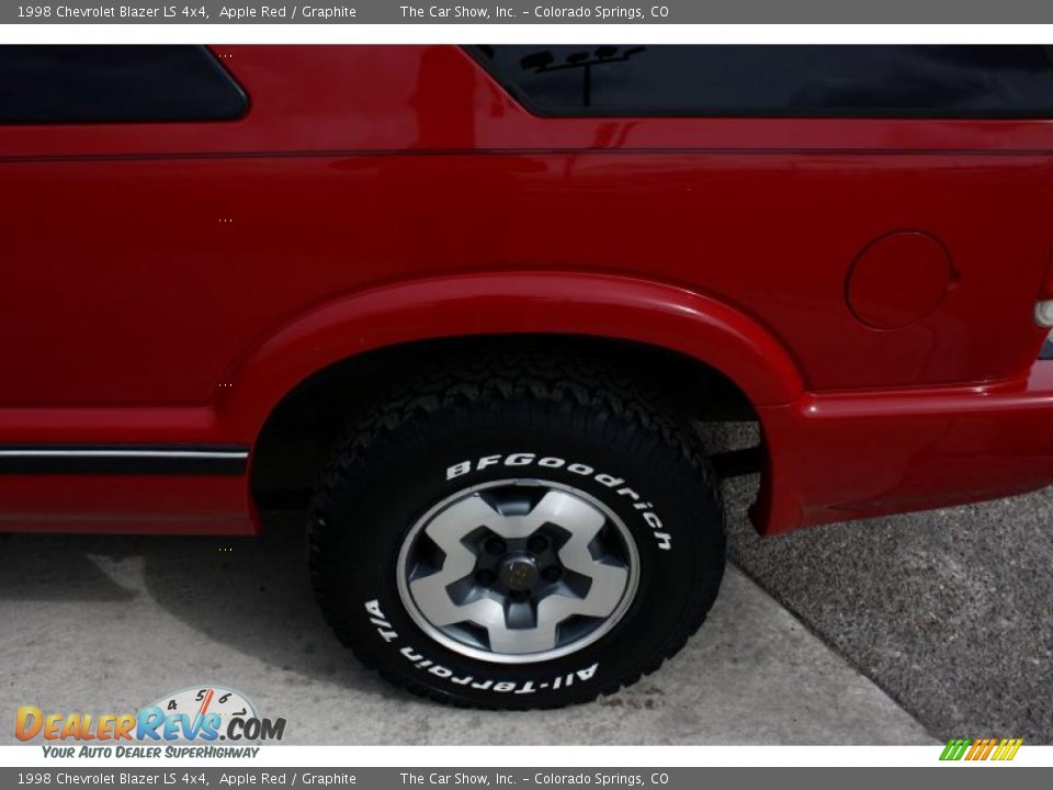 1998 Chevrolet Blazer LS 4x4 Apple Red / Graphite Photo #22