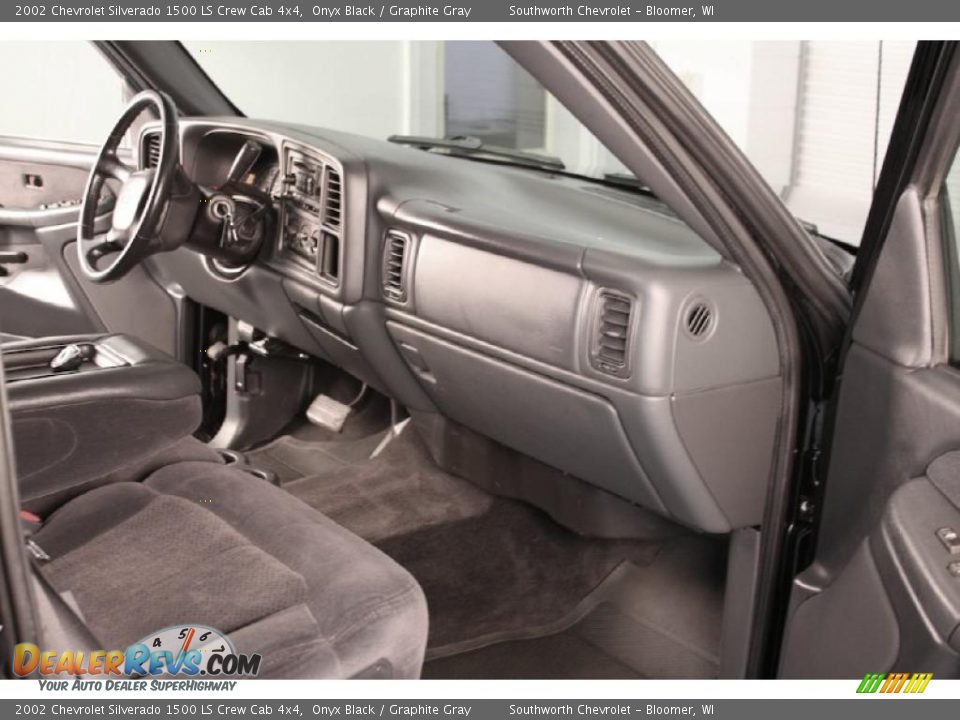 2002 Chevrolet Silverado 1500 LS Crew Cab 4x4 Onyx Black / Graphite Gray Photo #5