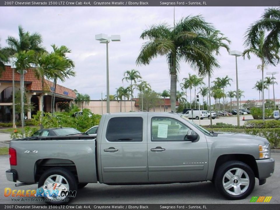 2007 Chevrolet Silverado 1500 LTZ Crew Cab 4x4 Graystone Metallic / Ebony Black Photo #2