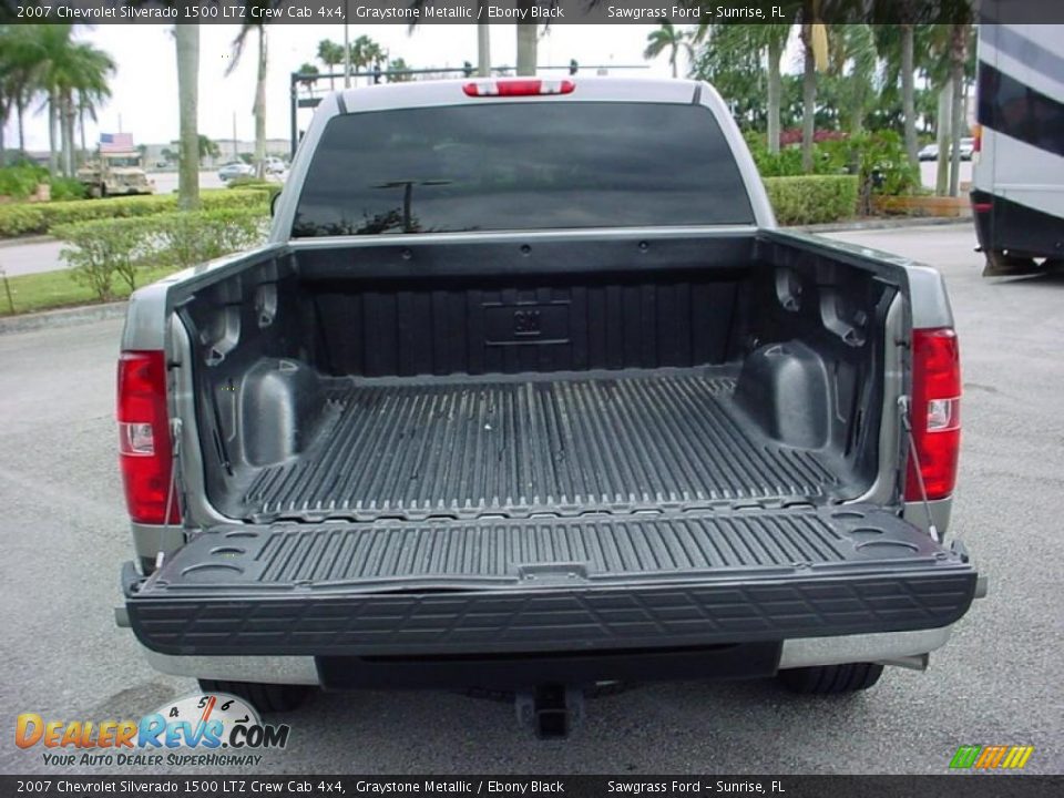 2007 Chevrolet Silverado 1500 LTZ Crew Cab 4x4 Graystone Metallic / Ebony Black Photo #5