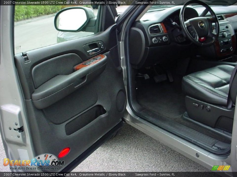 2007 Chevrolet Silverado 1500 LTZ Crew Cab 4x4 Graystone Metallic / Ebony Black Photo #10