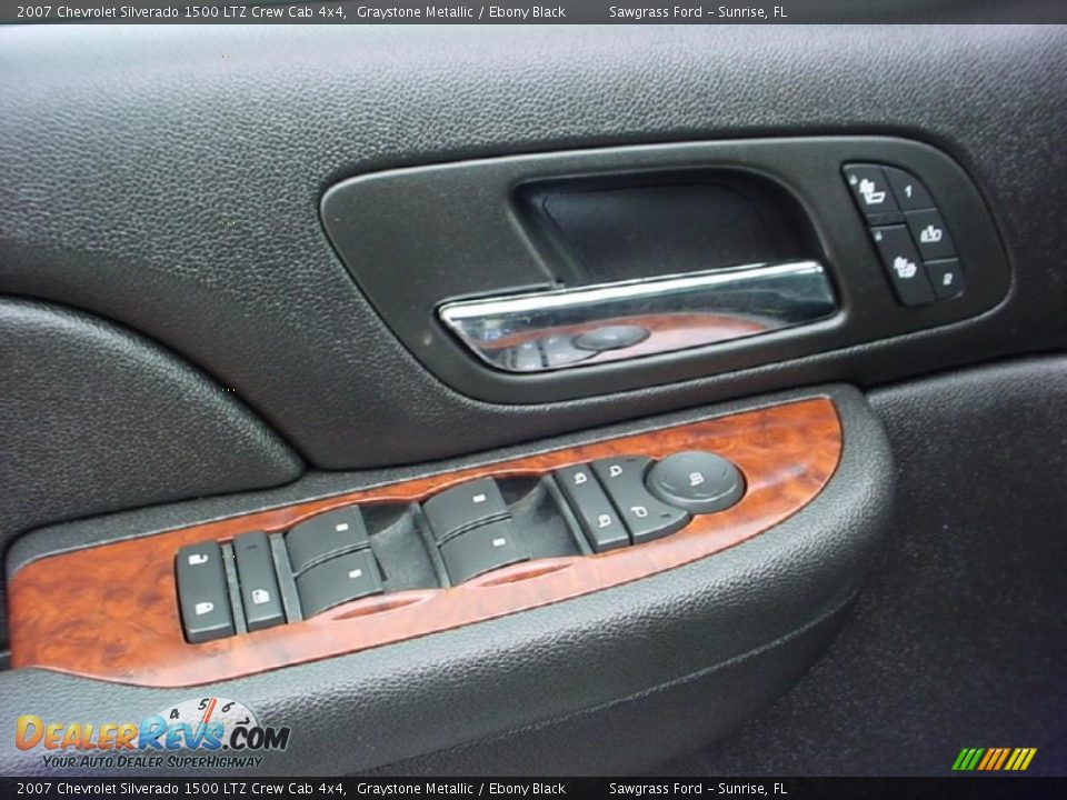 2007 Chevrolet Silverado 1500 LTZ Crew Cab 4x4 Graystone Metallic / Ebony Black Photo #11