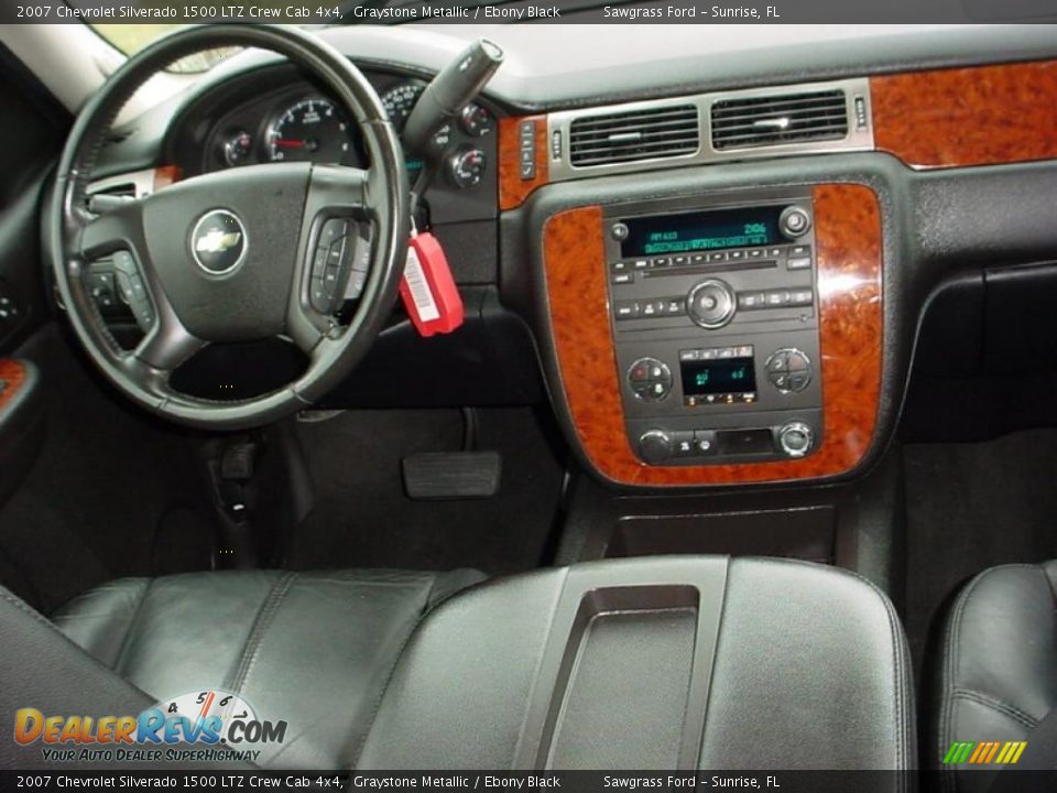 2007 Chevrolet Silverado 1500 LTZ Crew Cab 4x4 Graystone Metallic / Ebony Black Photo #17