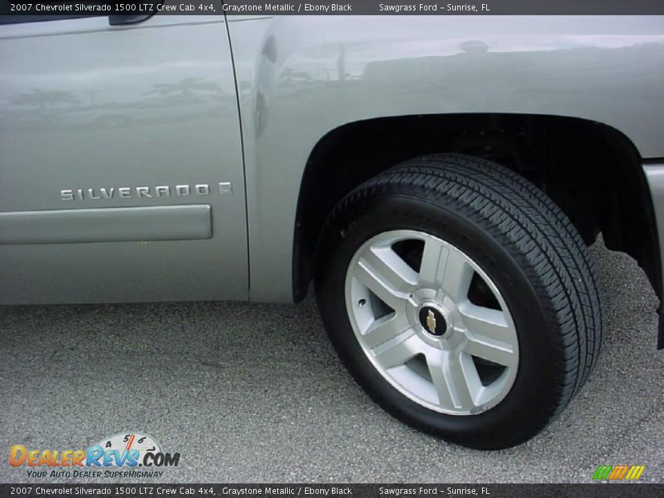 2007 Chevrolet Silverado 1500 LTZ Crew Cab 4x4 Graystone Metallic / Ebony Black Photo #18