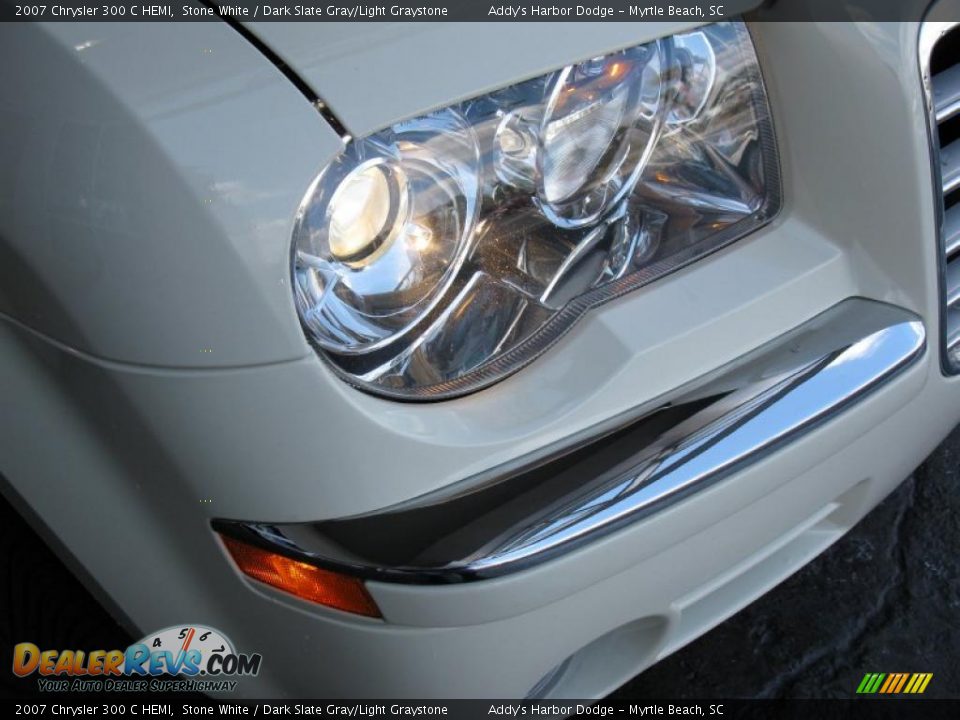 2007 Chrysler 300 C HEMI Stone White / Dark Slate Gray/Light Graystone Photo #4
