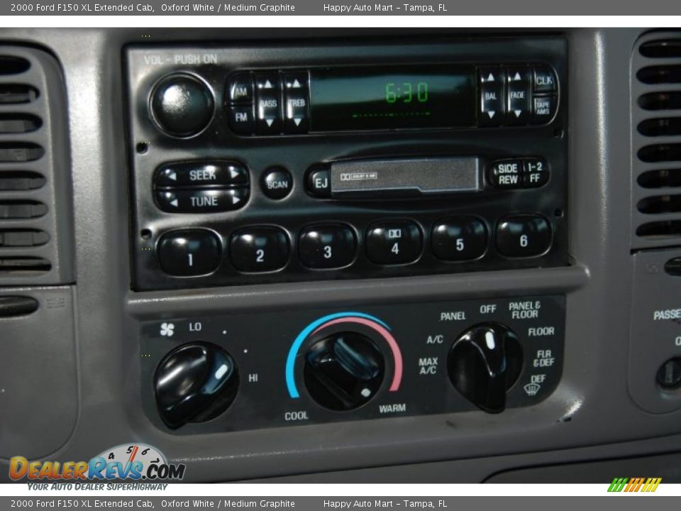 2000 Ford F150 XL Extended Cab Oxford White / Medium Graphite Photo #16