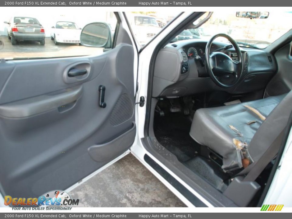 2000 Ford F150 XL Extended Cab Oxford White / Medium Graphite Photo #17