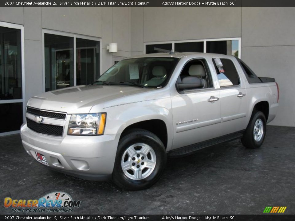 2007 Chevrolet Avalanche LS Silver Birch Metallic / Dark Titanium/Light Titanium Photo #2