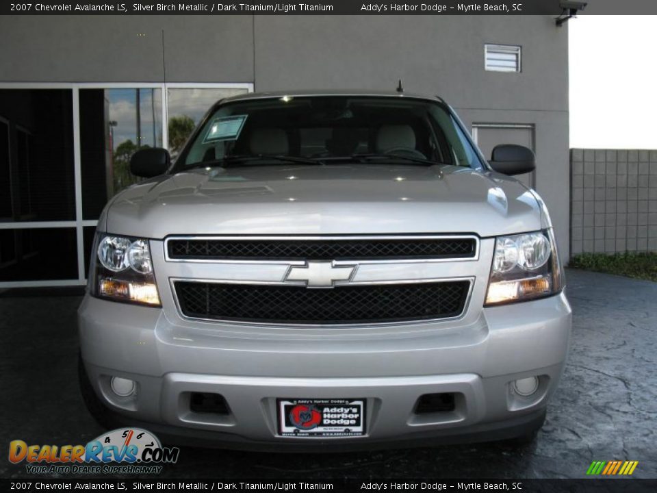 2007 Chevrolet Avalanche LS Silver Birch Metallic / Dark Titanium/Light Titanium Photo #3