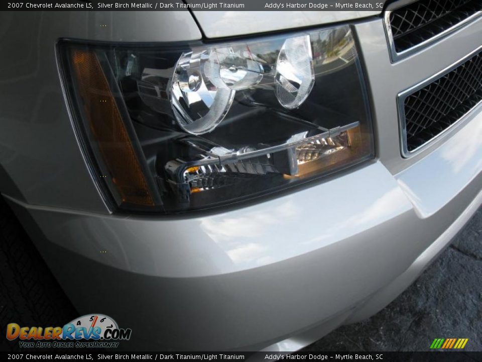 2007 Chevrolet Avalanche LS Silver Birch Metallic / Dark Titanium/Light Titanium Photo #4