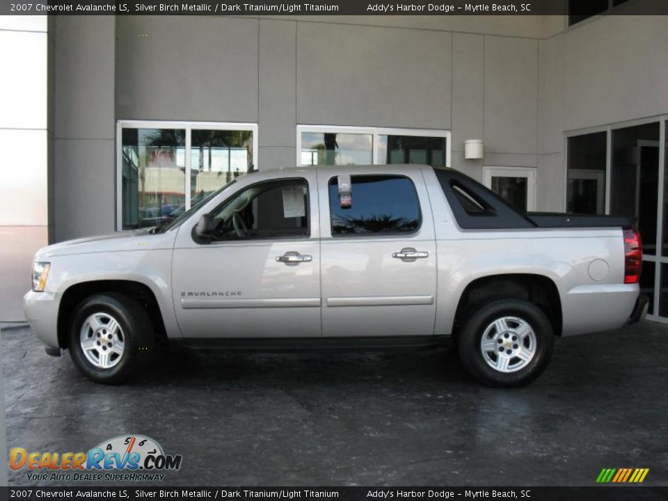 2007 Chevrolet Avalanche LS Silver Birch Metallic / Dark Titanium/Light Titanium Photo #5