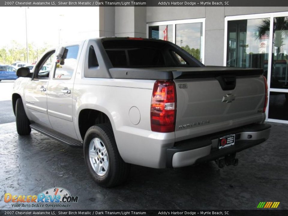 2007 Chevrolet Avalanche LS Silver Birch Metallic / Dark Titanium/Light Titanium Photo #6