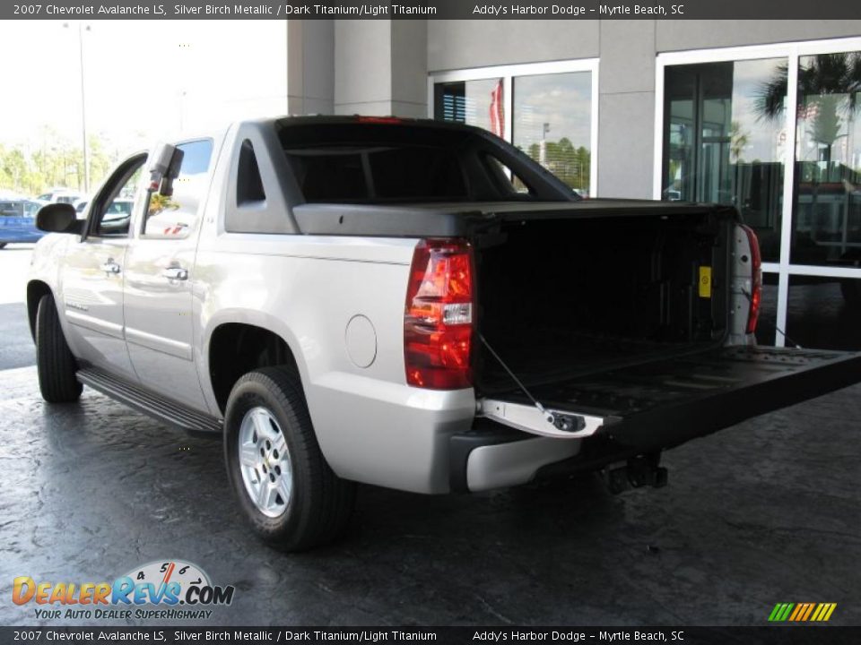 2007 Chevrolet Avalanche LS Silver Birch Metallic / Dark Titanium/Light Titanium Photo #8