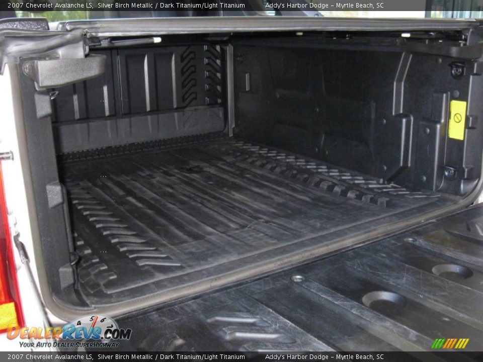 2007 Chevrolet Avalanche LS Silver Birch Metallic / Dark Titanium/Light Titanium Photo #9