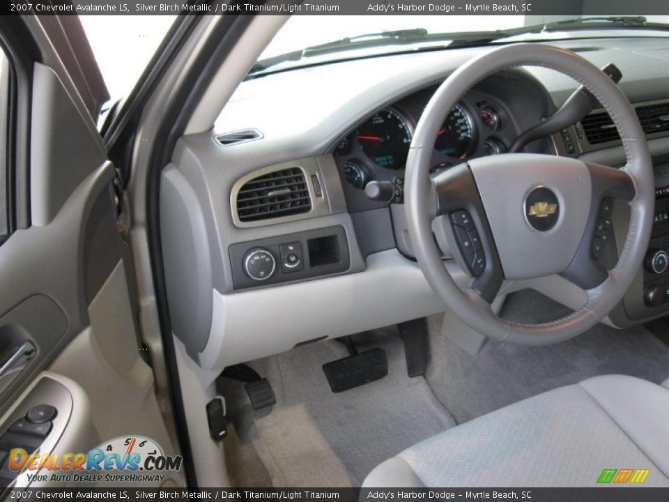 2007 Chevrolet Avalanche LS Silver Birch Metallic / Dark Titanium/Light Titanium Photo #12