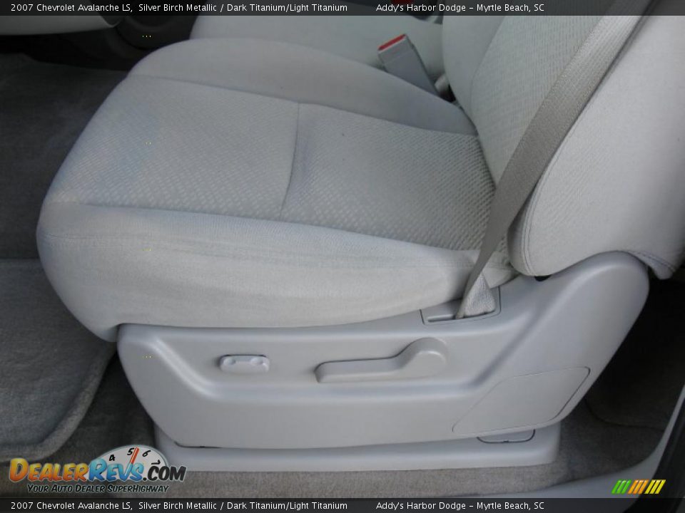 2007 Chevrolet Avalanche LS Silver Birch Metallic / Dark Titanium/Light Titanium Photo #14